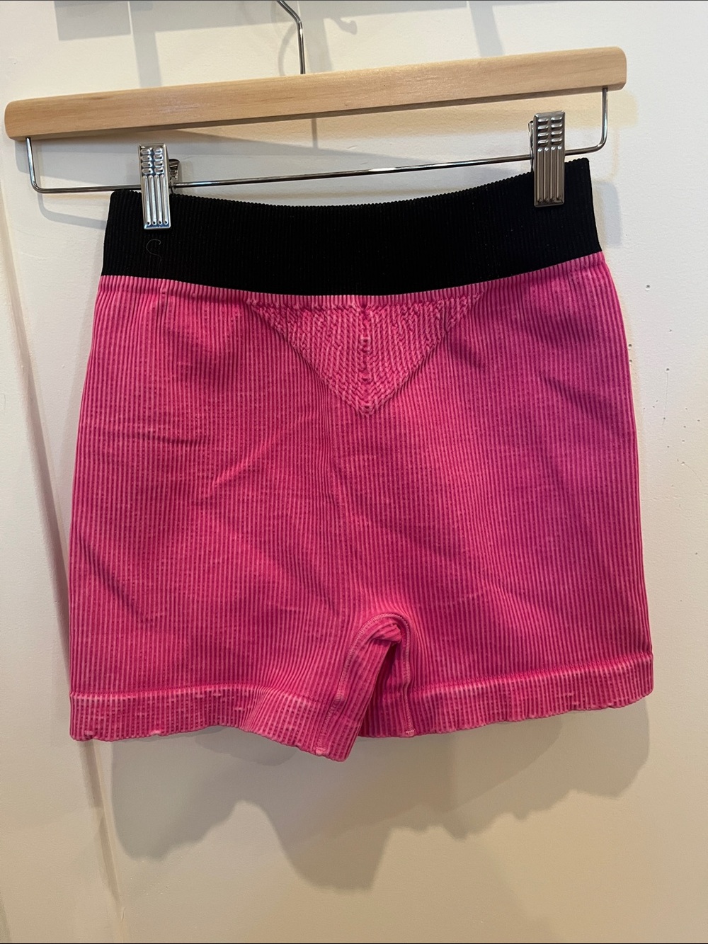 FP Seamless M/L Women's Hot Pink Ribbed High-Waist Shorts - Picture 3 of 5